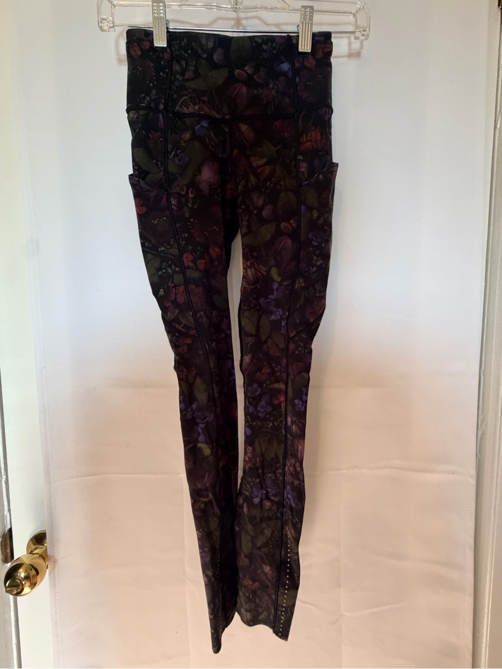 Lululemon Floral Pattern High-Waist Women’s Leggings in Black and Purple
